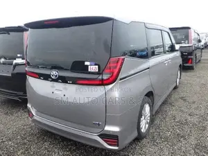 Toyota Noah Hybrid S-G Silver 2022