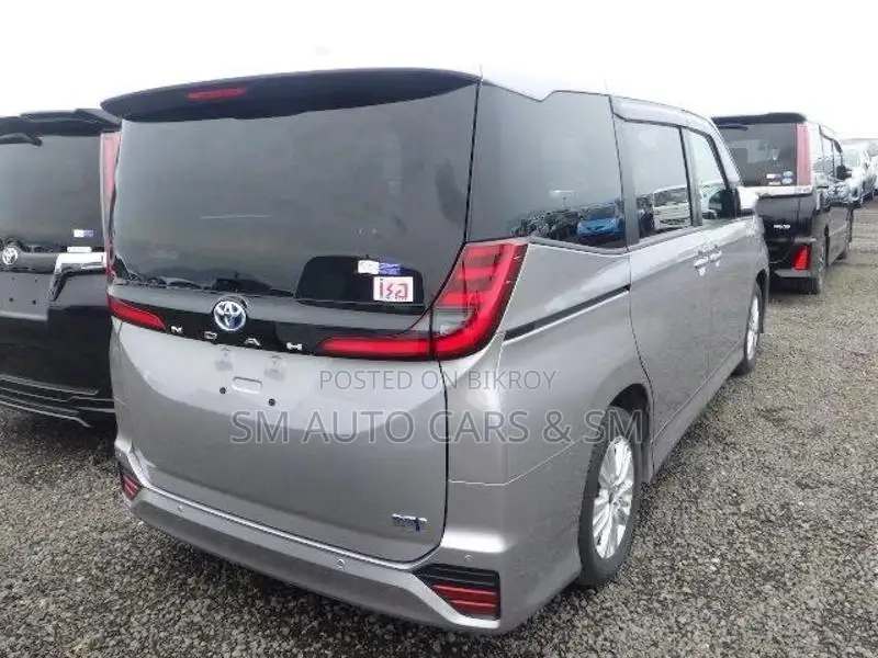 Toyota Noah Hybrid S-G Silver 2022