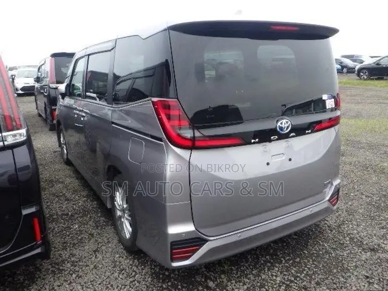Toyota Noah Hybrid S-G Silver 2022
