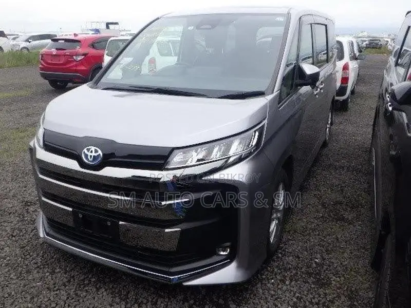 Toyota Noah Hybrid S-G Silver 2022