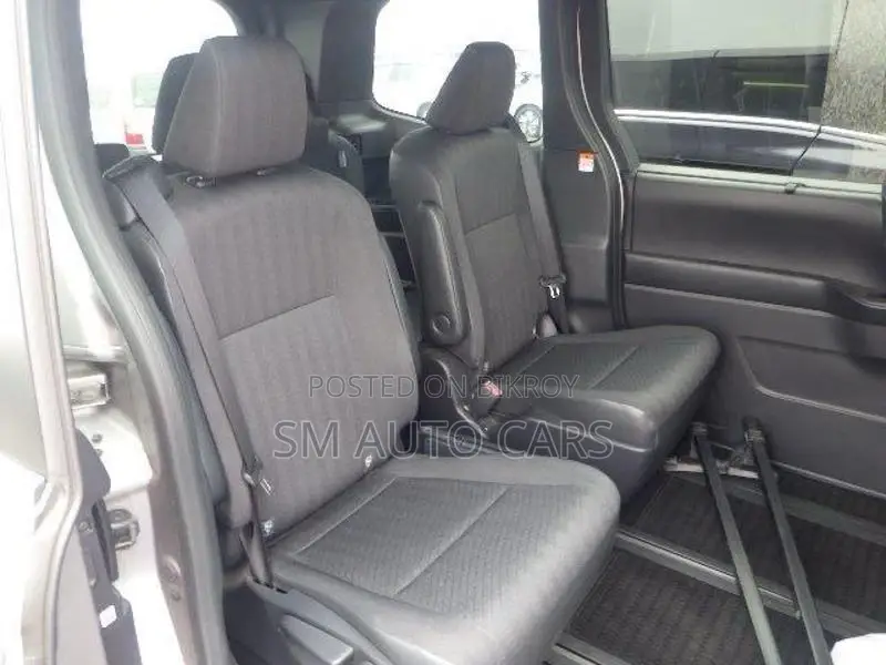 Toyota Noah Hybrid S-G Silver 2022
