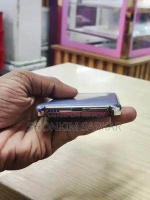 Samsung Galaxy S21 . (Used)
