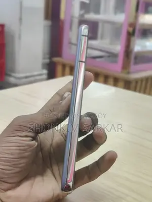 Samsung Galaxy S21 . (Used)