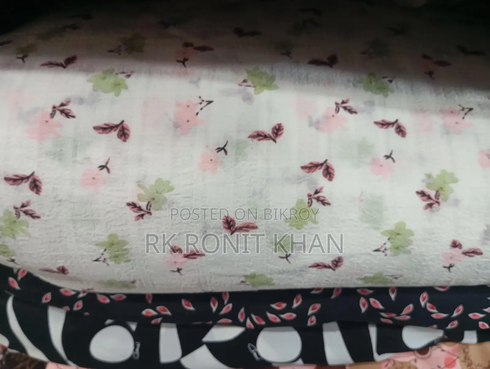 এগুলো কাপড় খুব ভালো মানের এখানে জামা পায়জামা হিজাব আবা য়া ইত্যাদি