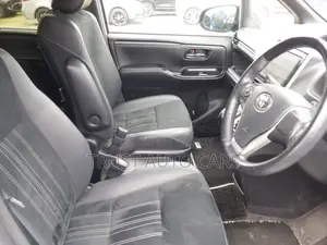 Toyota Esquire GI PREM, NON-HYBRID 2020