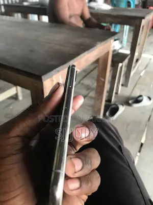 Apple iPhone X (Used)