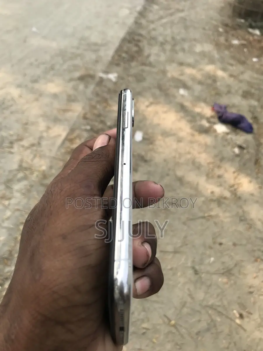 Apple iPhone X (Used)