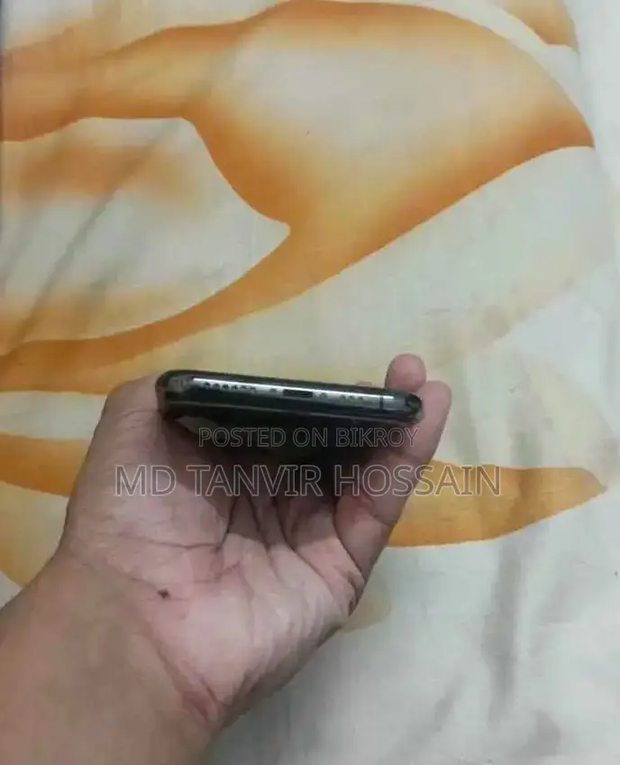 Apple iPhone 11 Pro 256 GB (Used)