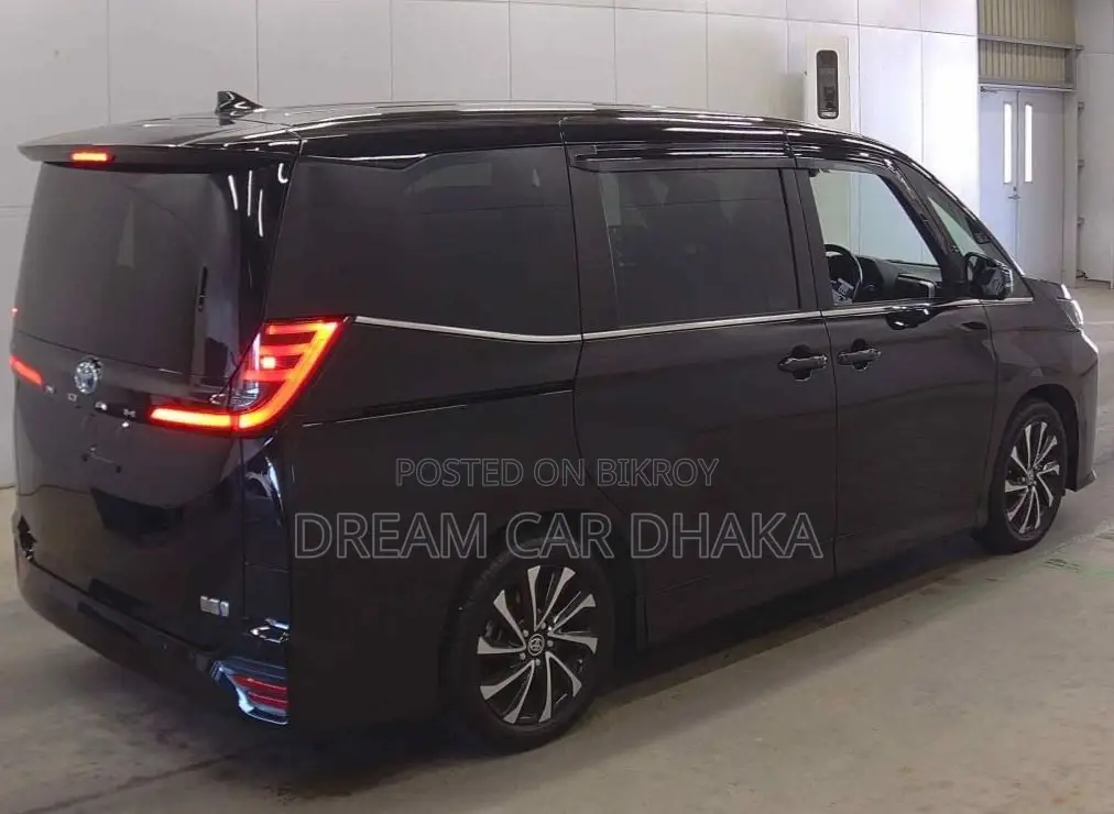Toyota Noah SZ PKG BLACK COLOUR 2022