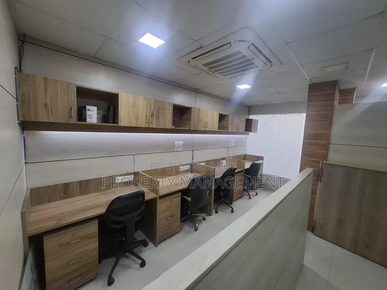 Fully Furnished Office 1600.sqft Commarcial Building 3rd Floor