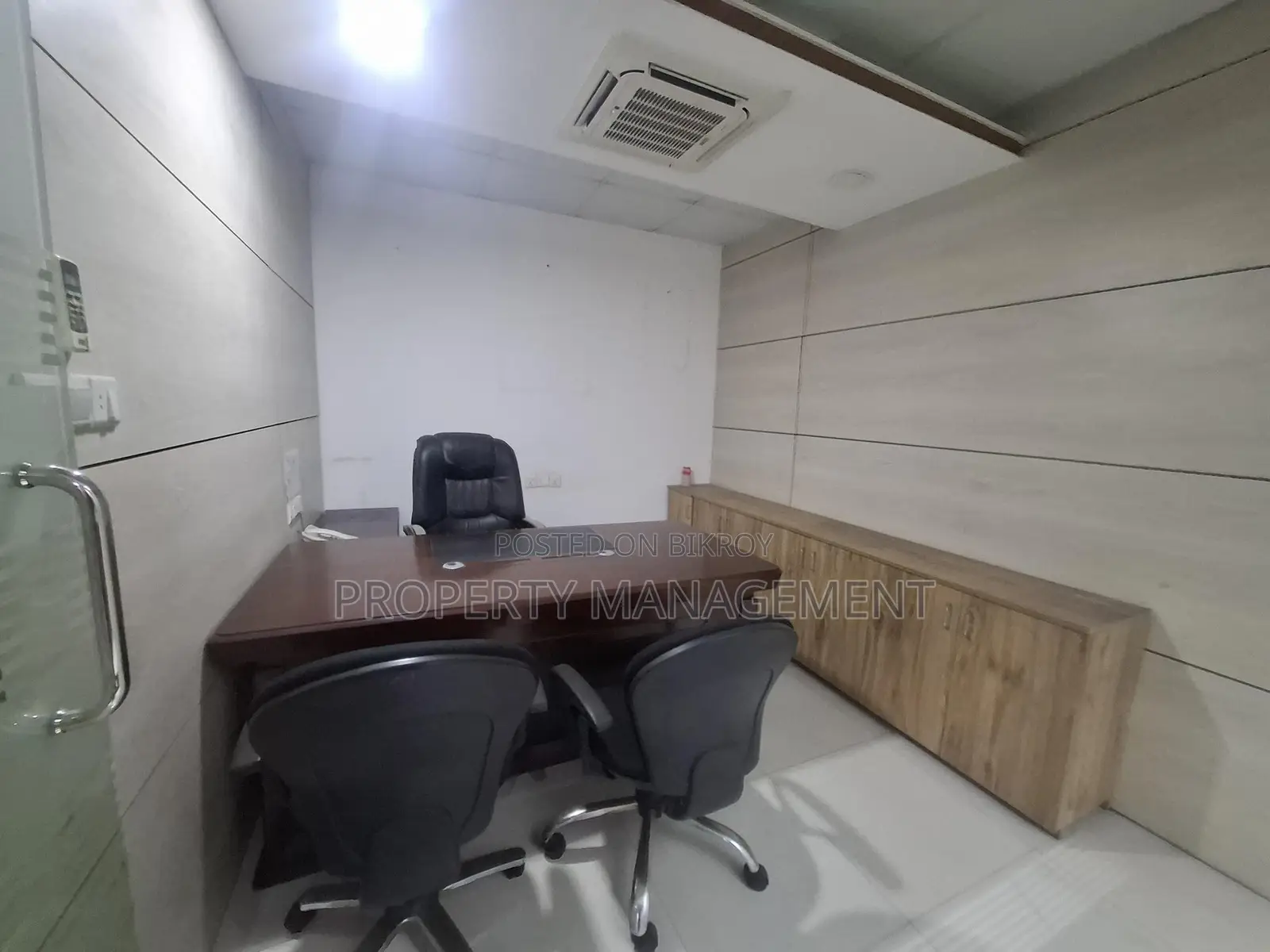 Fully Furnished Office 1600.sqft Commarcial Building 3rd Floor
