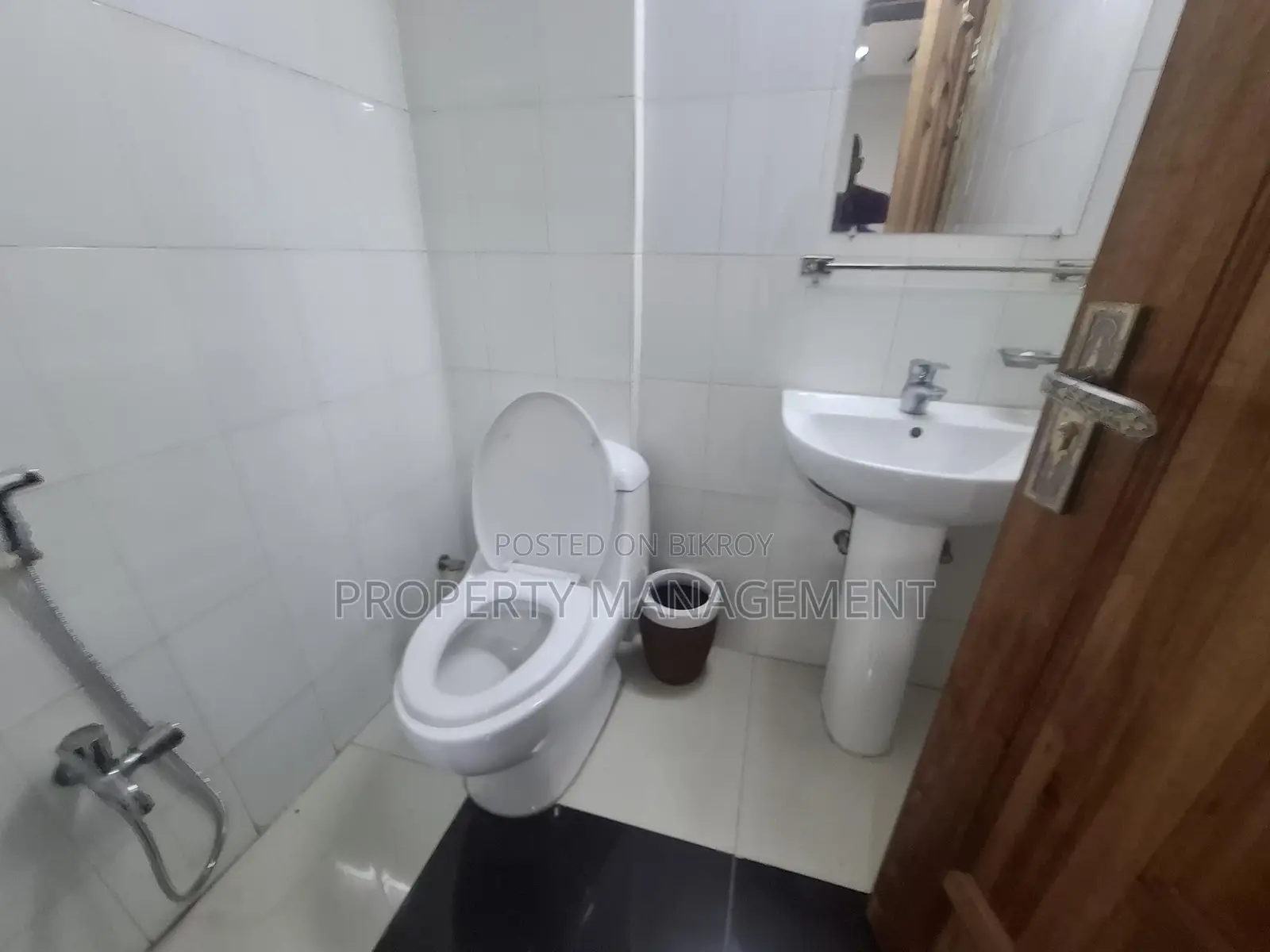 Fully Furnished Office 1600.sqft Commarcial Building 3rd Floor