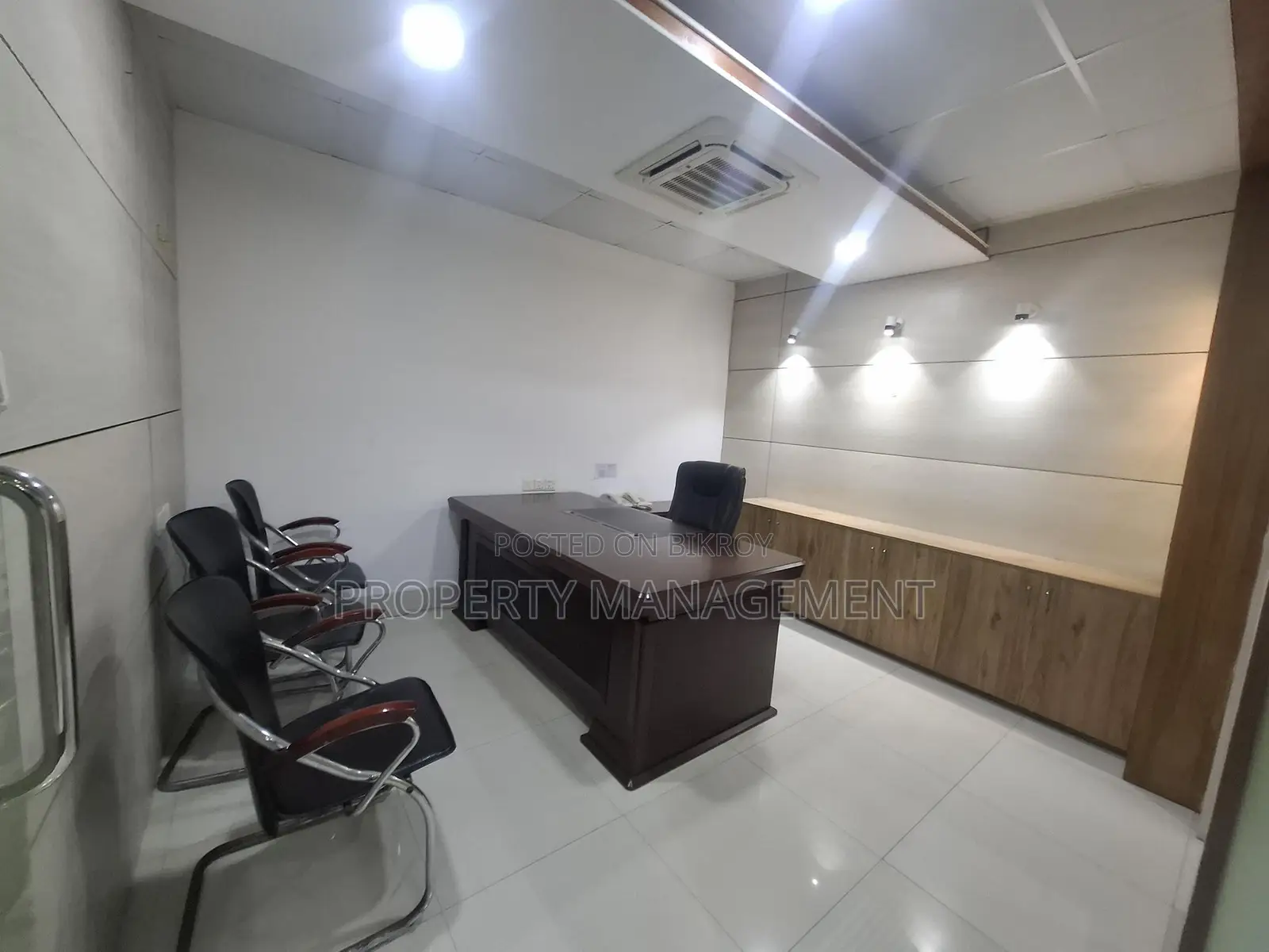 Fully Furnished Office 1600.sqft Commarcial Building 3rd Floor