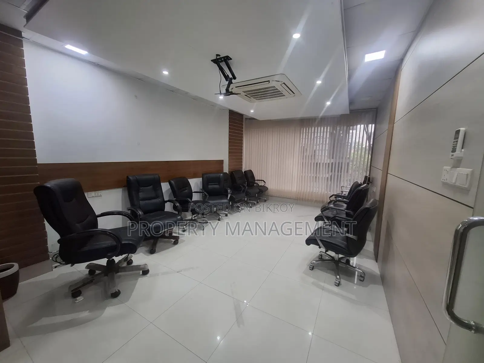 Fully Furnished Office 1600.sqft Commarcial Building 3rd Floor