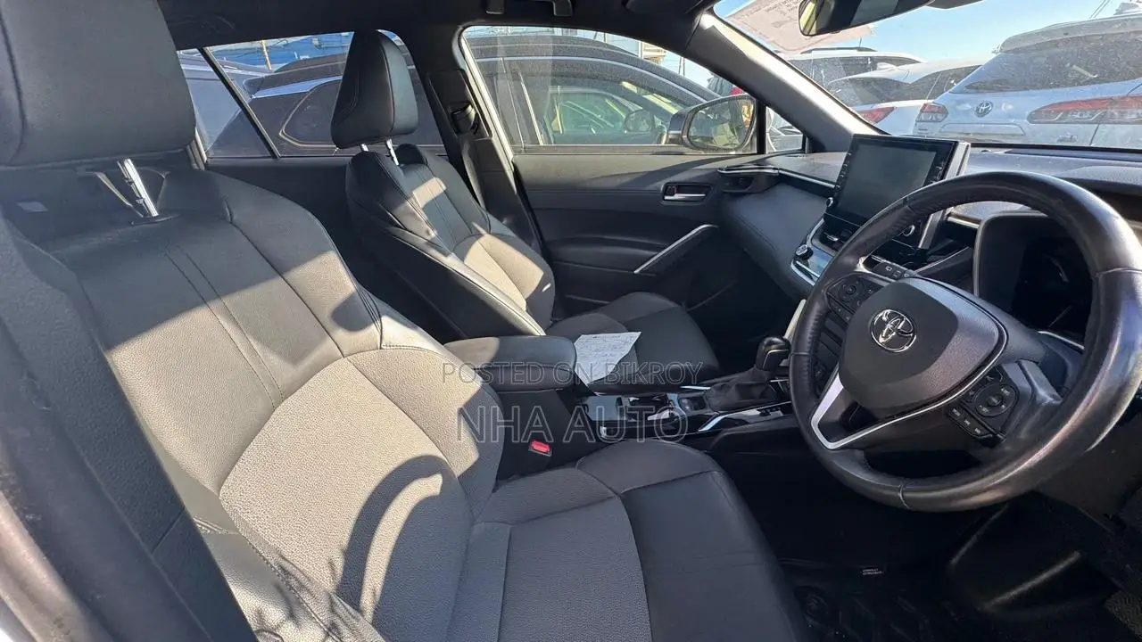 Toyota Corolla Cross Z LEATHER PANAROOF 2022