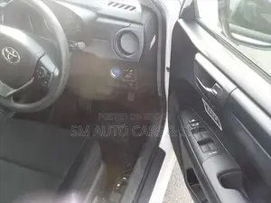 Toyota Axio Hybrid EX White 2022