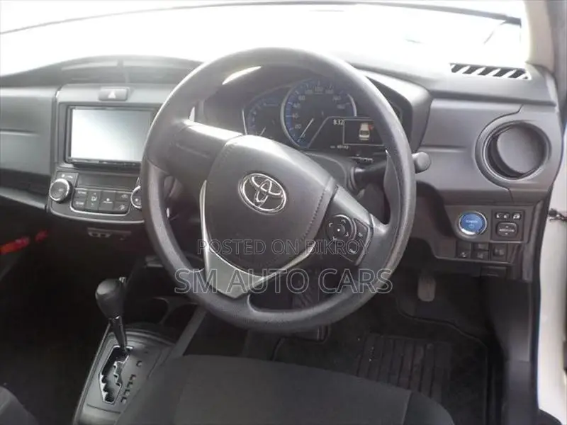 Toyota Axio Hybrid EX White 2022