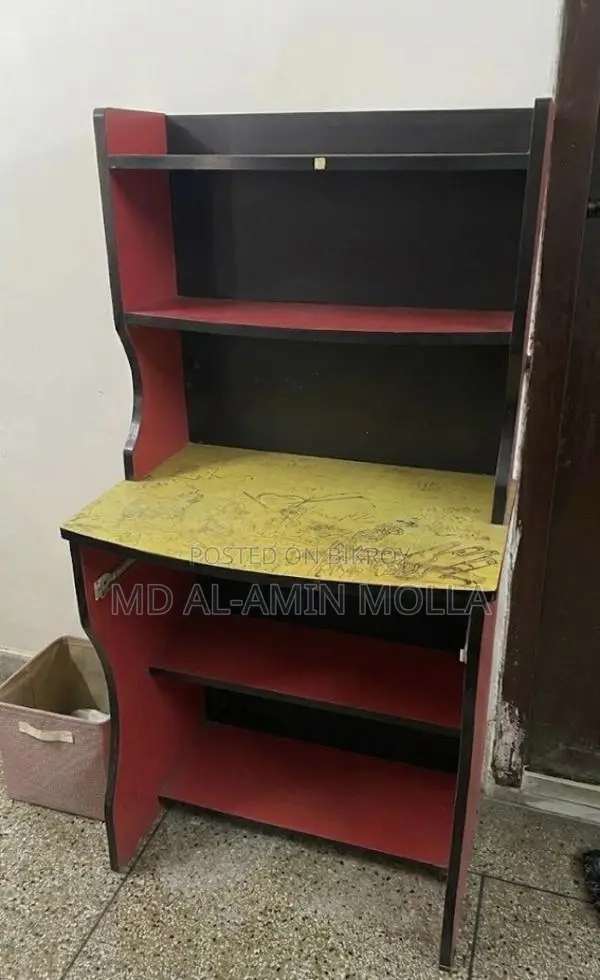 স্টাডি টেবিল