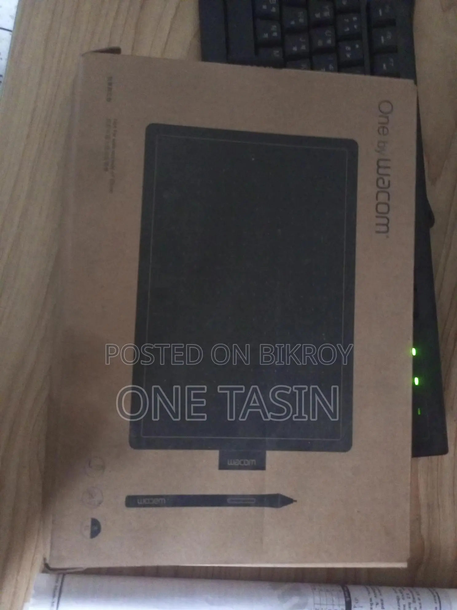 Wacom One by Small (CTL-472) Graphics Tablet