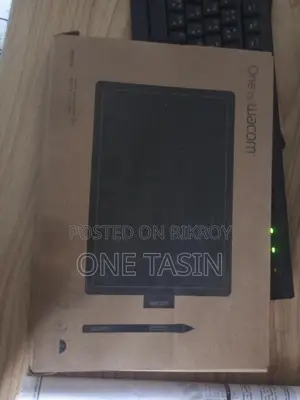 Wacom One by Small (CTL-472) Graphics Tablet