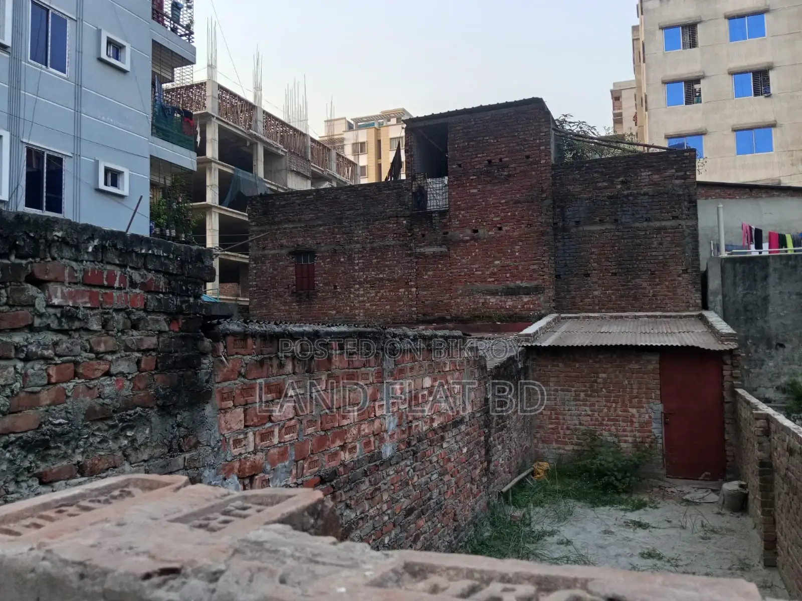 ON GOING FLAT SHARE @ FOR SALE 1924 SFT SOUTH FACING