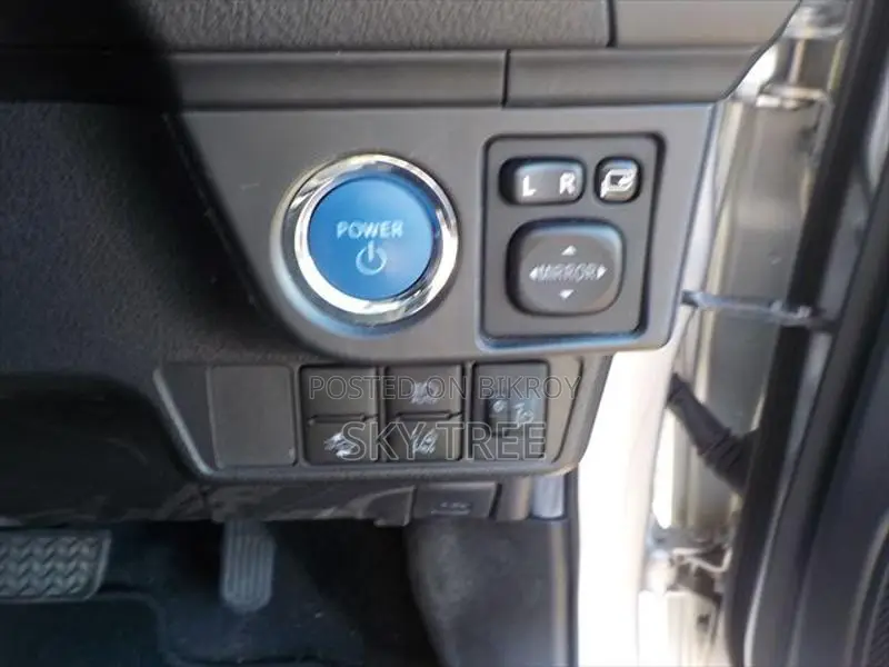 Toyota Axio Hybrid EX 2021