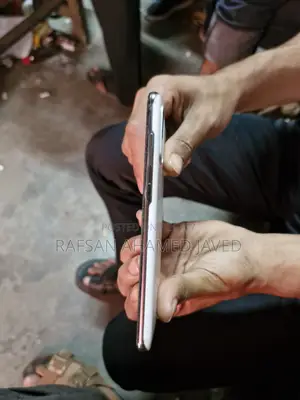 Samsung Galaxy S20 . (Used)