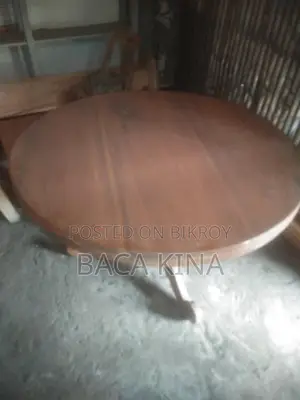ডায়নিং টেবিল টোটাল ৪-৫ জন একসাথে বসতে পারবেন