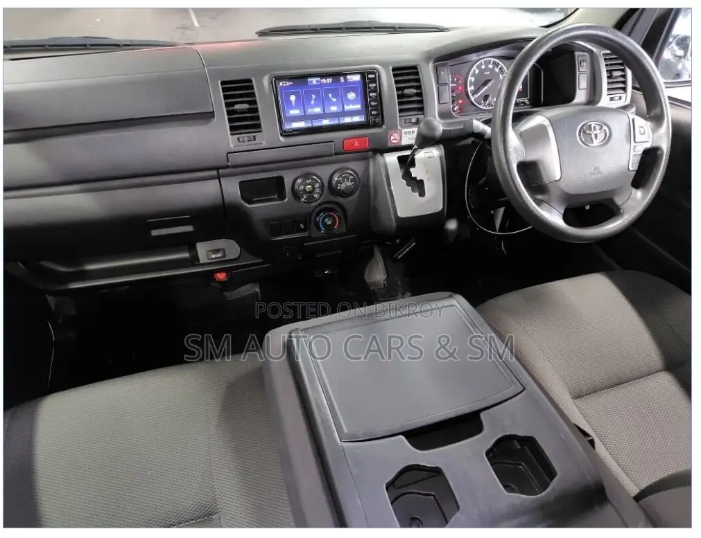 Toyota Hiace GL White Single AC 2021
