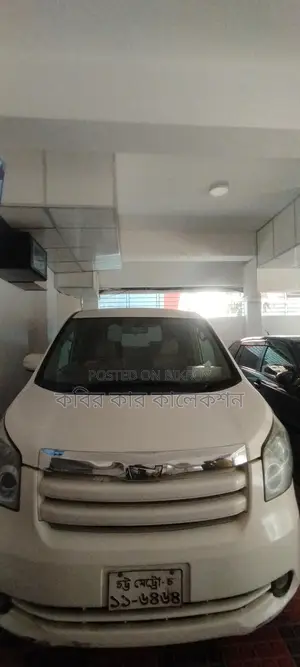 Toyota Noah white 2008