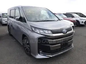 Toyota Noah Hybrid SZ Silver 2022