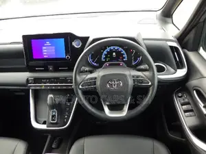Toyota Noah Hybrid SZ Silver 2022