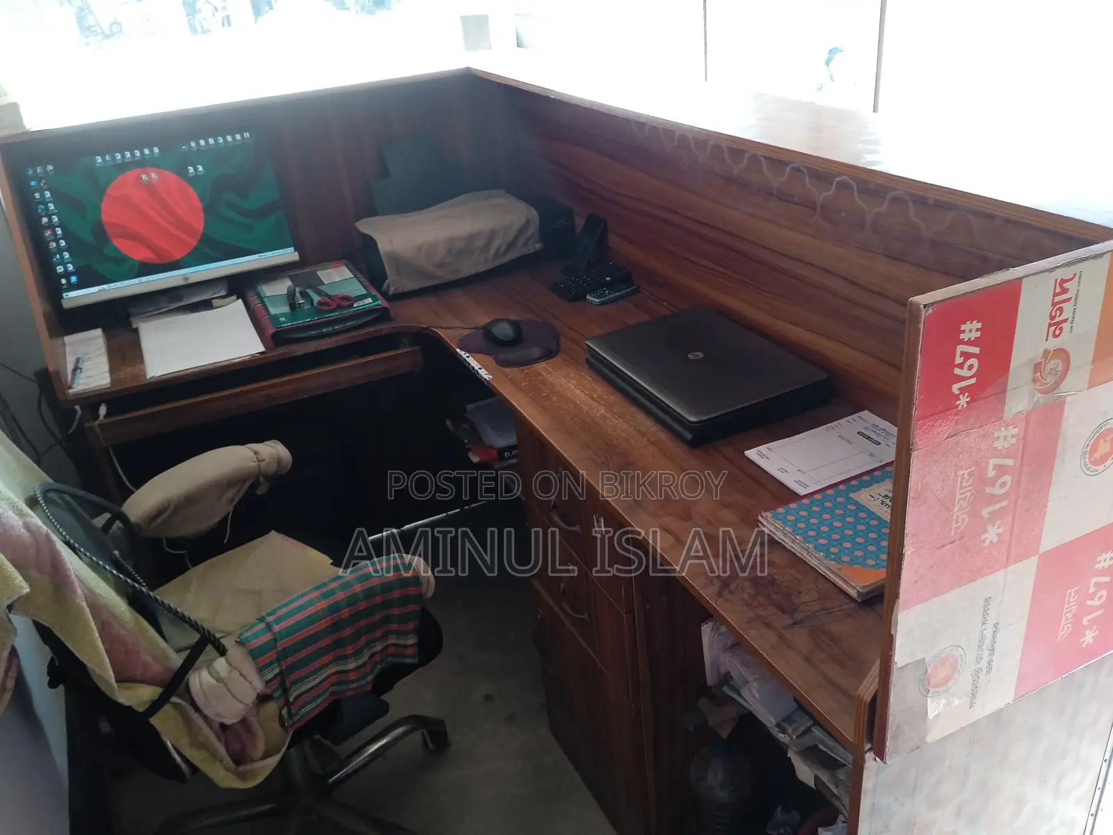Cash table with computer table setup