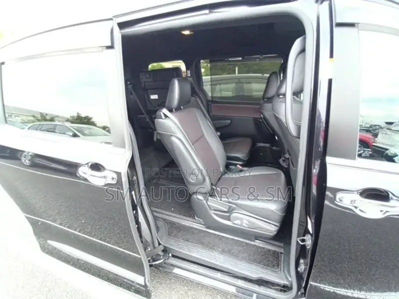 Toyota Esquire Non Hybrid Gi Black 2020