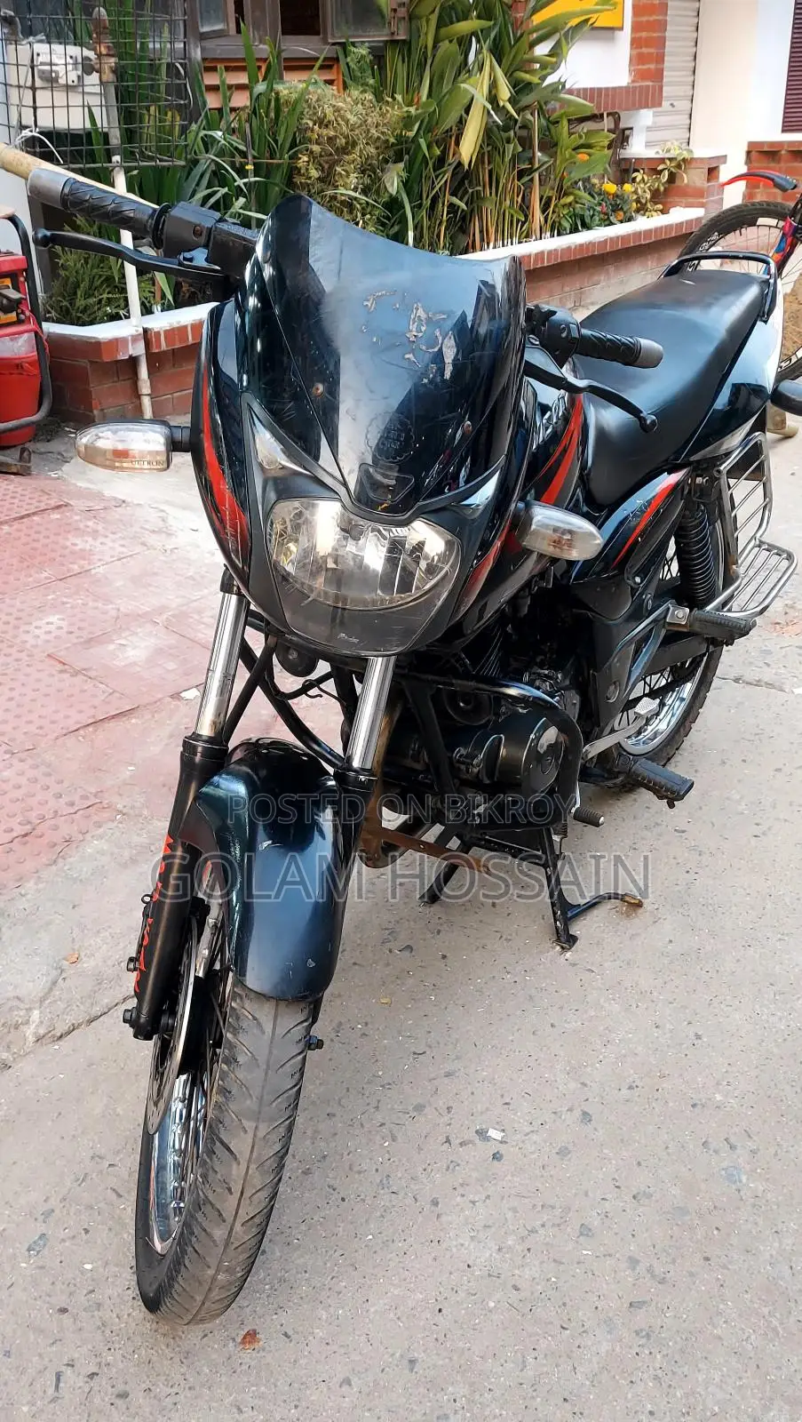 Bajaj Pulsar 150 . 2004
