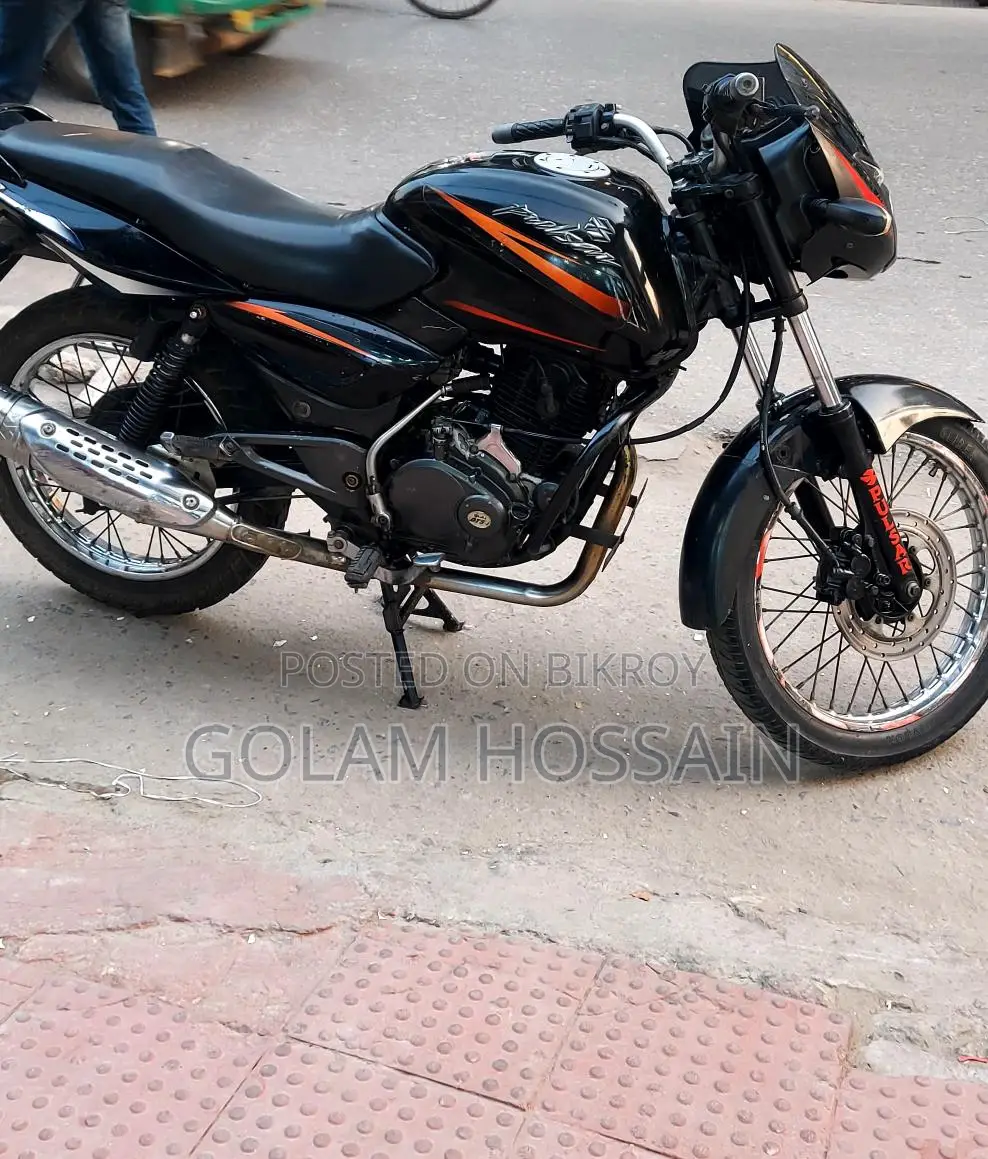 Bajaj Pulsar 150 . 2004