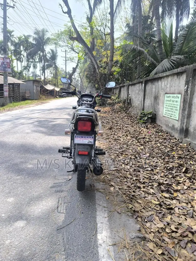 Hero Splendor . 2025