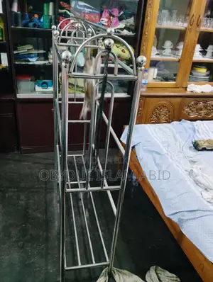 স্টেইনলেস স্টিলের কাপড় রাখার র‍্যাক বিক্রি হবে – প্রায় নতুন