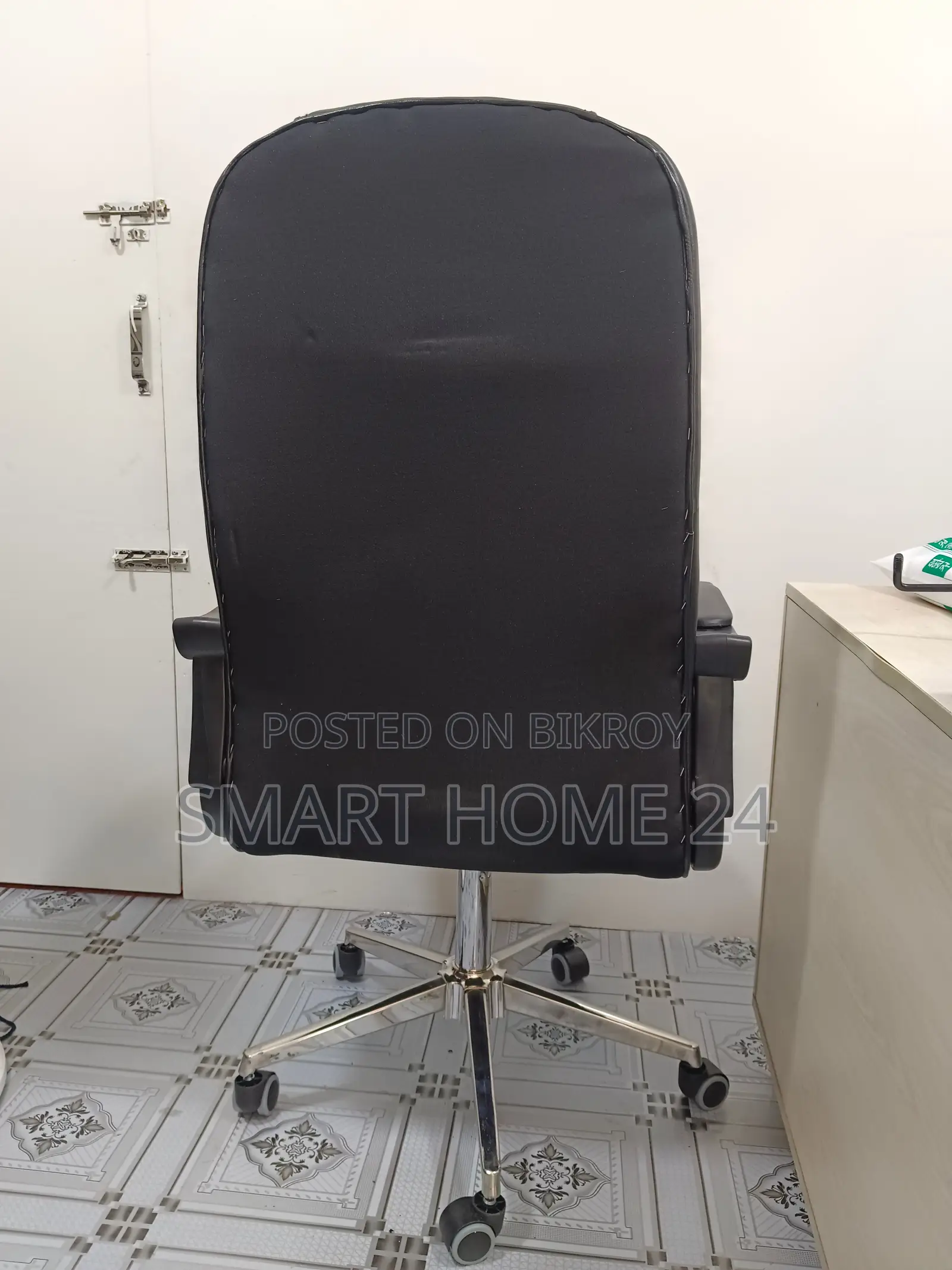 Executive Office Chair – Stylish Design, Maximum Comfort & Sturdy