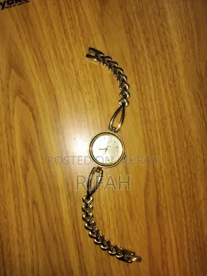 ২৬০১ওয়াইএম০১ টাইটান কোয়ার্টজ অ্যানালগ শ্যাম্পেন ডায়াল মেটাল স্ট্র্যাপ ঘড়ি (মহিলাদের জন্য)
