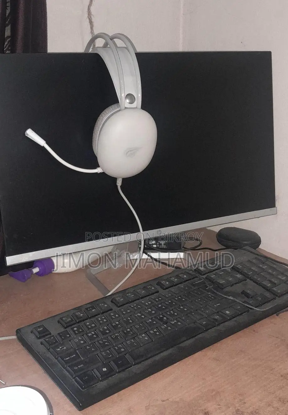 Desktop PC monitor for sale.