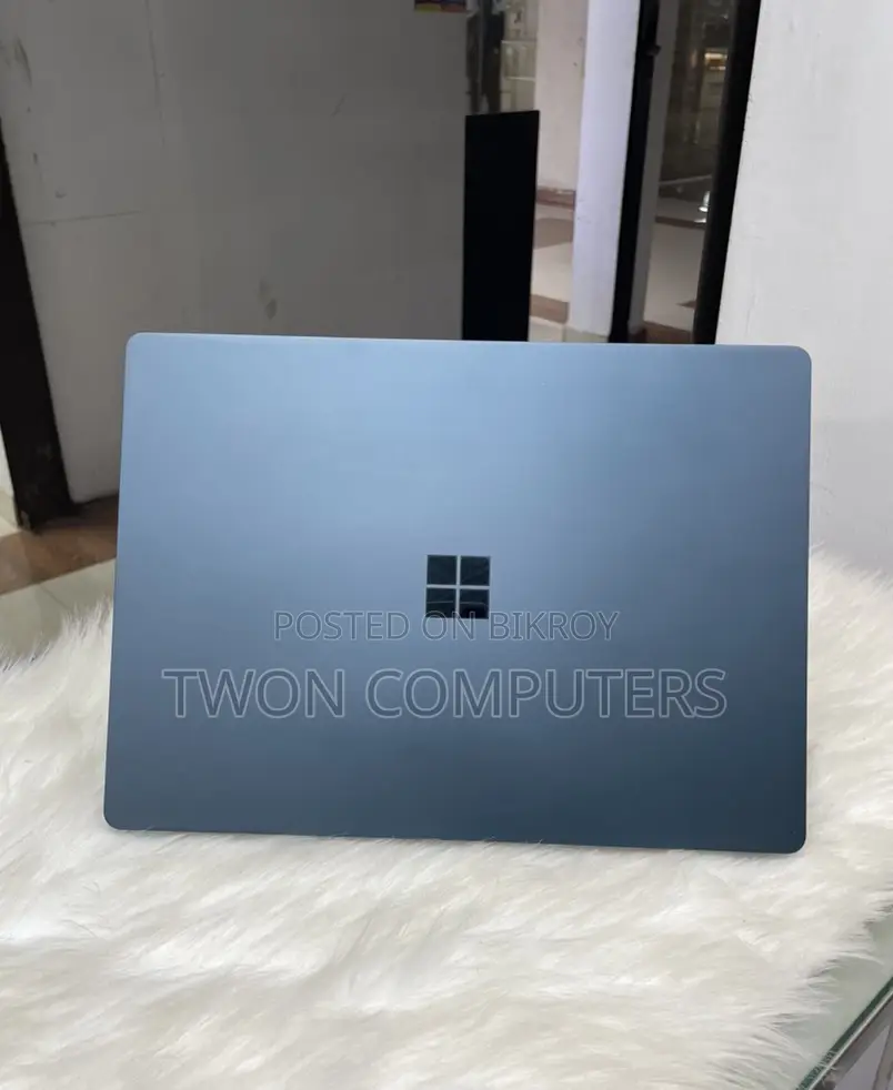 Microsoft Surface Laptop 2 i7-8 gen 8/256