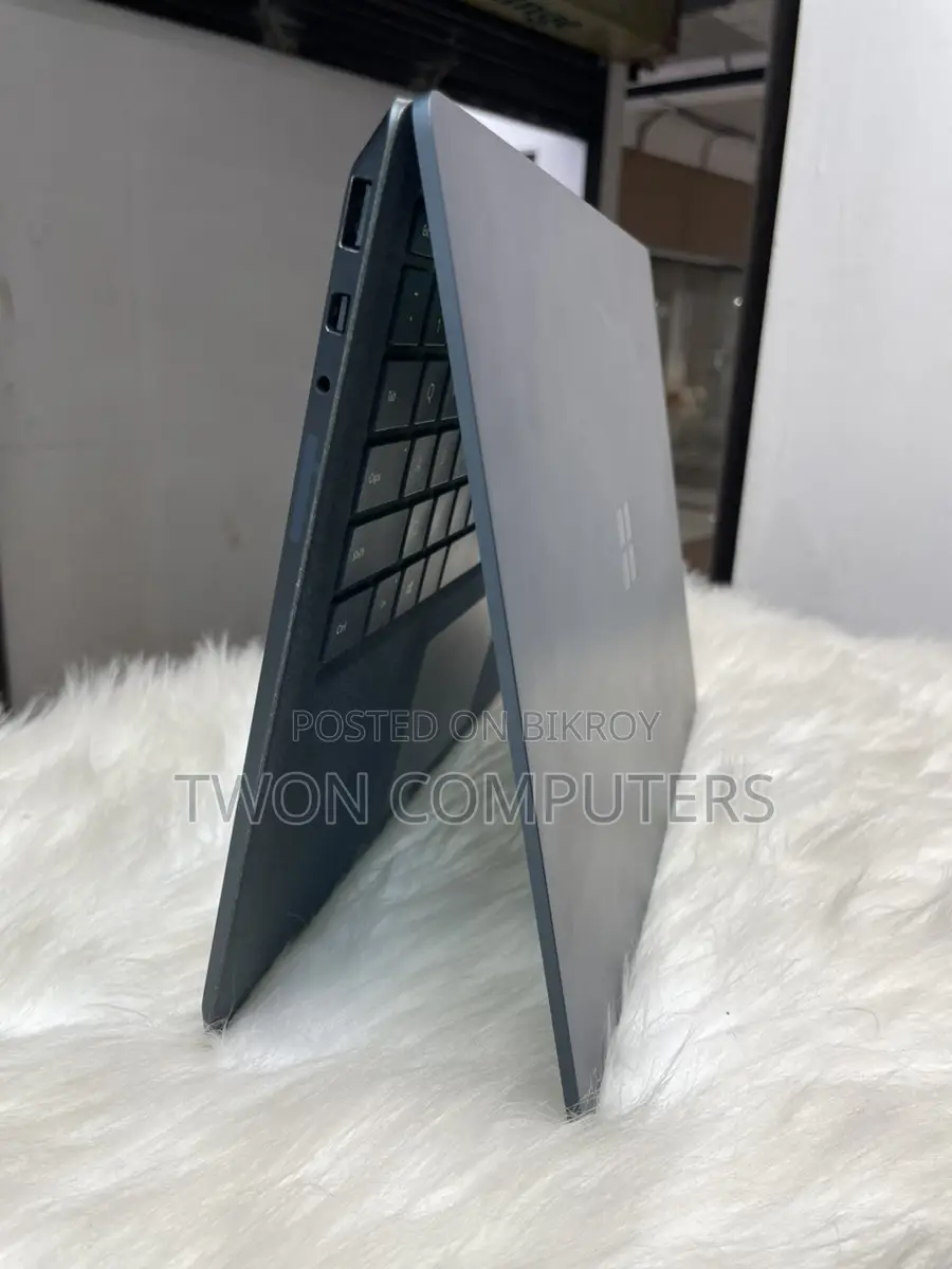 Microsoft Surface Laptop 2 i7-8 gen 8/256