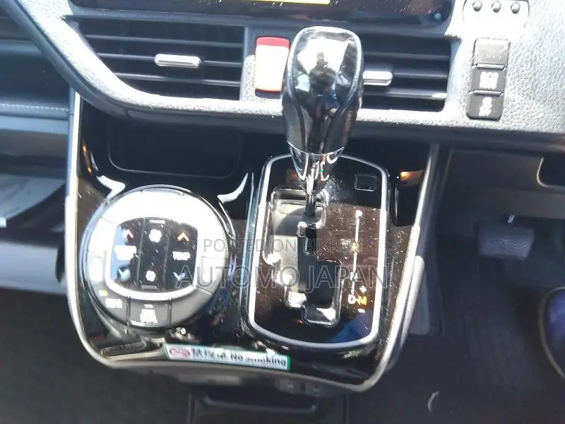 Toyota Esquire GI 2020