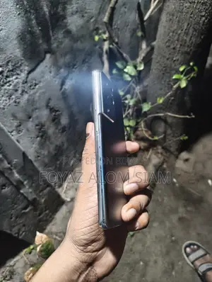 Samsung Galaxy S21 . (Used)