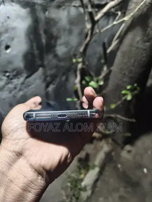 Samsung Galaxy S21 . (Used)