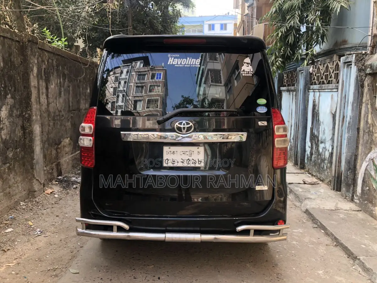 Toyota Noah X smart 2012
