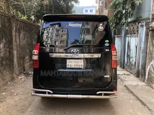 Toyota Noah X smart 2012