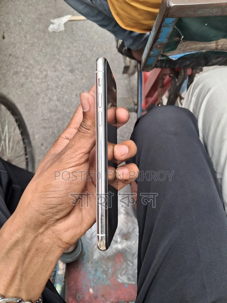 Apple iPhone XS (Used)