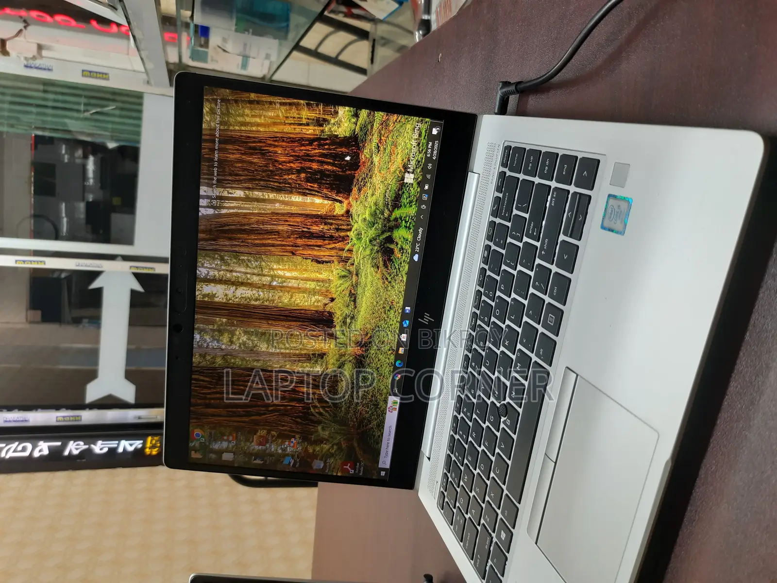 256 GB/8(GB) SLIM**8TH GENERATION*SUITABLE FOR FREE LANCING**i5**